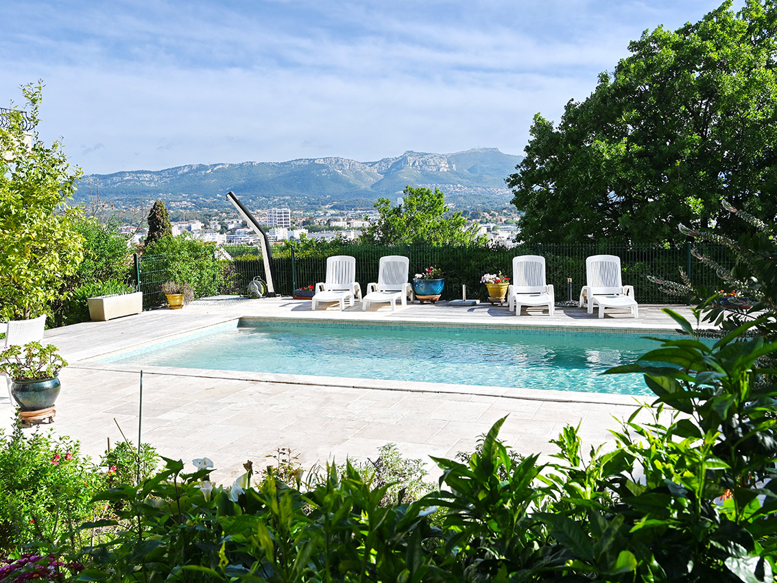 villa-eveil-location-chambre-la-seyne-toulon-piscine4